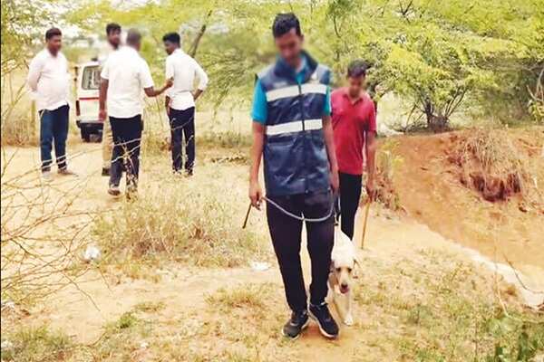 கோவை அருகே காட்டுப்பகுதியில் இளம்பெண் அரை நிர்வாண நிலையில் சடலமாக மீட்பு..!