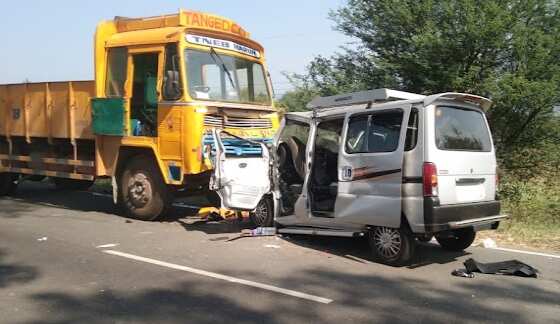 தருமபுரி அருகே கார் மீது லாரி மோதி விபத்து - இருவர் பலி, 6 பேர் படுகாயம்!
