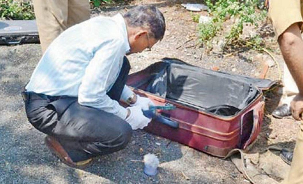 சூட்கேஸில் கிடைத்த மனித உடல் பாகங்கள்.. ஷ்ரத்தாவின் உடல் பாகமா அவை?? - போலீஸார் தீவிர விசாரணை..