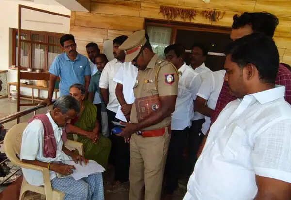ஆட்சி கவிழ்ப்பு பின்னணி? செந்தில் பாலாஜி வீட்டில் போலீஸ் சம்மன்!