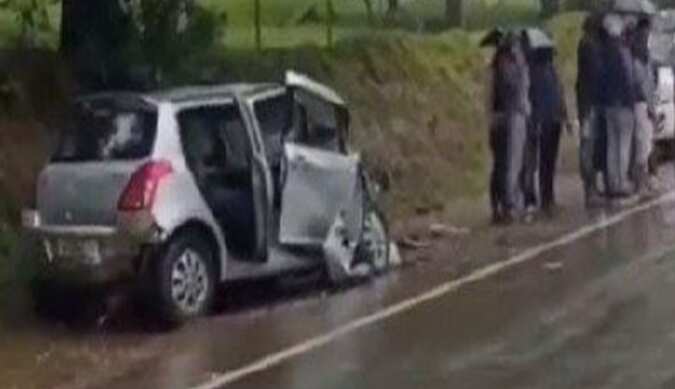 உதகை அருகே கார் மீது லாரி மோதி விபத்து... கர்நாடகாவை சேர்ந்த சுற்றுலா பயணி பலி!