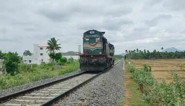 இரட்டை ரயில் பாதை பணி: மதுரைக்கு செல்லாமல்  மாற்று பாதையில் இயக்கப்படும் ரயில்கள்..