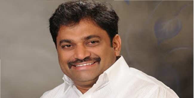 அதிமுக முன்னாள் அமைச்சர்கள் அடக்கிவாசிக்க வேண்டும் - பாஜக கடும் விமர்சனம்!!