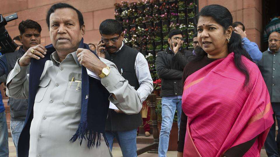 ஒரு லட்சம் வாக்குகள் வித்தியாசத்தில் முன்னிலையில் இருக்கும் வேட்பாளர்கள்!!