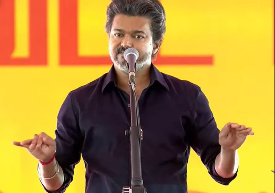 என் குடும்ப உறவுகளை இழந்து அந்த வலியோடு இருந்த என் மீது பழியை தூக்கி போடுறீங்களா?- விஜய்