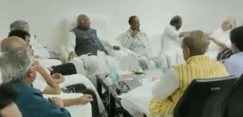 நம்பிக்கையில்லா தீர்மானம் - இந்தியா கூட்டணி எம்.பிக்கள் ஆலோசனை