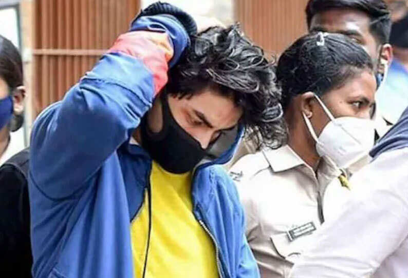 28 நாட்கள் சிறைவாசம்... ஜாமீனில் வெளியே வந்தார் ஆர்யன் கான்!