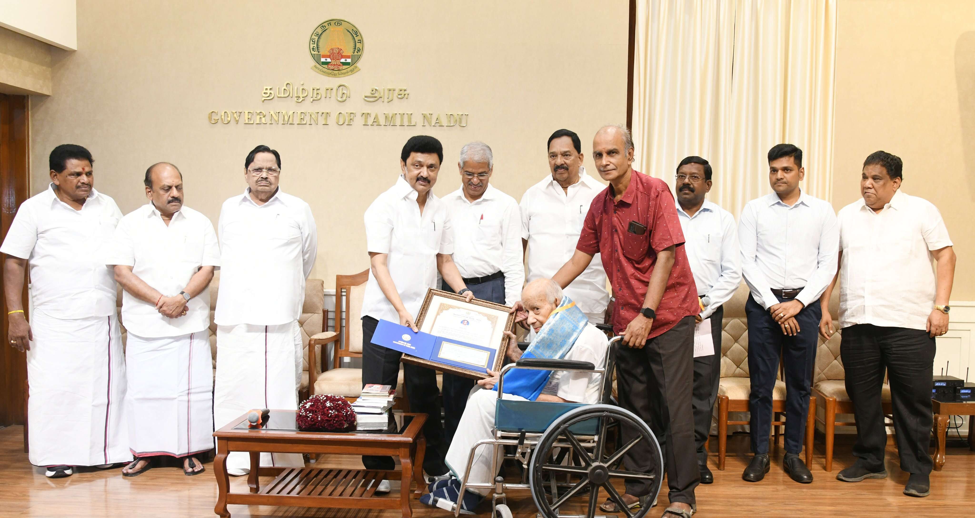 ஒன்பது தமிழறிஞர்களுக்கு இலக்கிய மாமணி விருதுகளை வழங்கினார் முதல்வர் ஸ்டாலின்