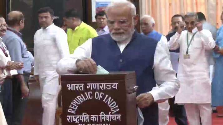 குடியரசு தலைவர் தேர்தலில் வாக்களித்தார் பிரதமர் மோடி