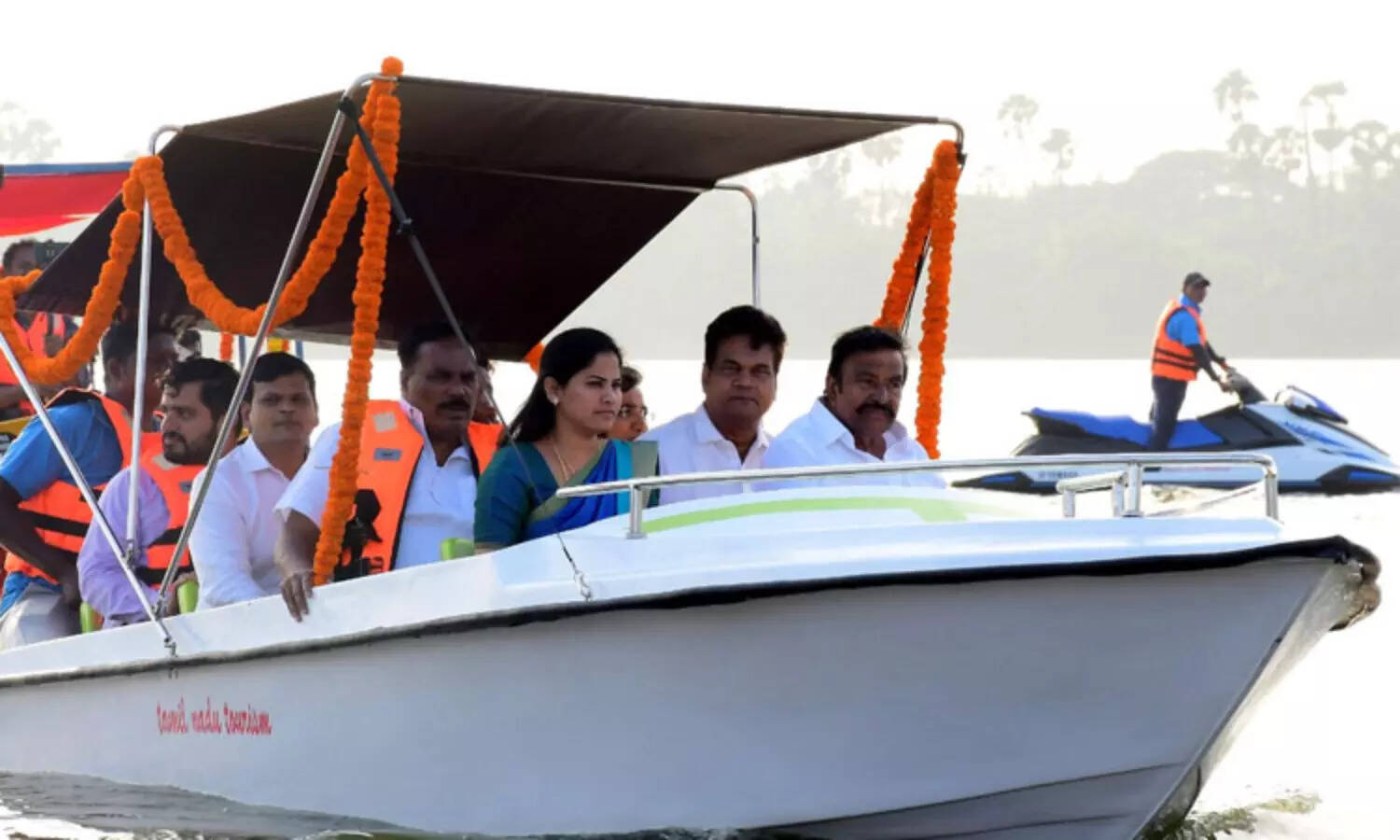 சென்னை மக்களுக்கு குட் நியூஸ்..! இனி மாதவரம், மணலி ஏரிகளில் படகு சவாரி செய்யலாம்..!