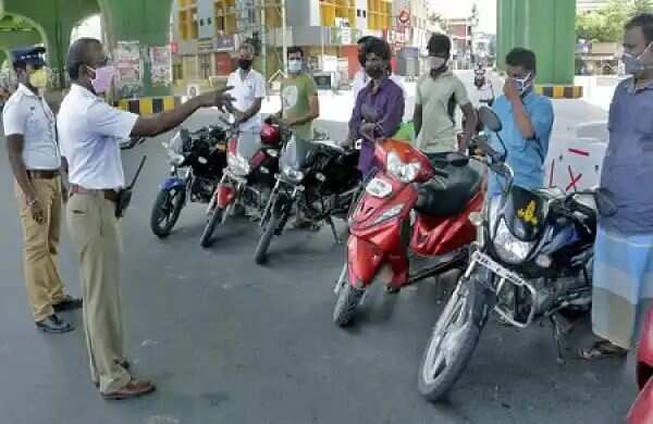 துப்பாக்கிச்சூடு எதிரொலி! தமிழக-கர்நாடக எல்லையில் போக்குவரத்து நிறுத்தம்