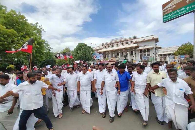 ஓ.பன்னீர்செல்வம் எனும் நான்... அதிமுக மாஜி எம்.பியின் உறுதி