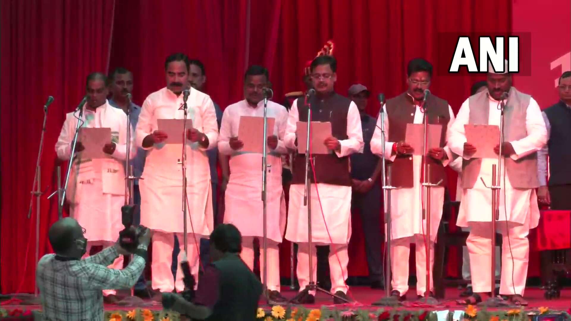 பீகார் அமைச்சரவை விரிவாக்கம் - 31 அமைச்சர்கள் பதவியேற்பு