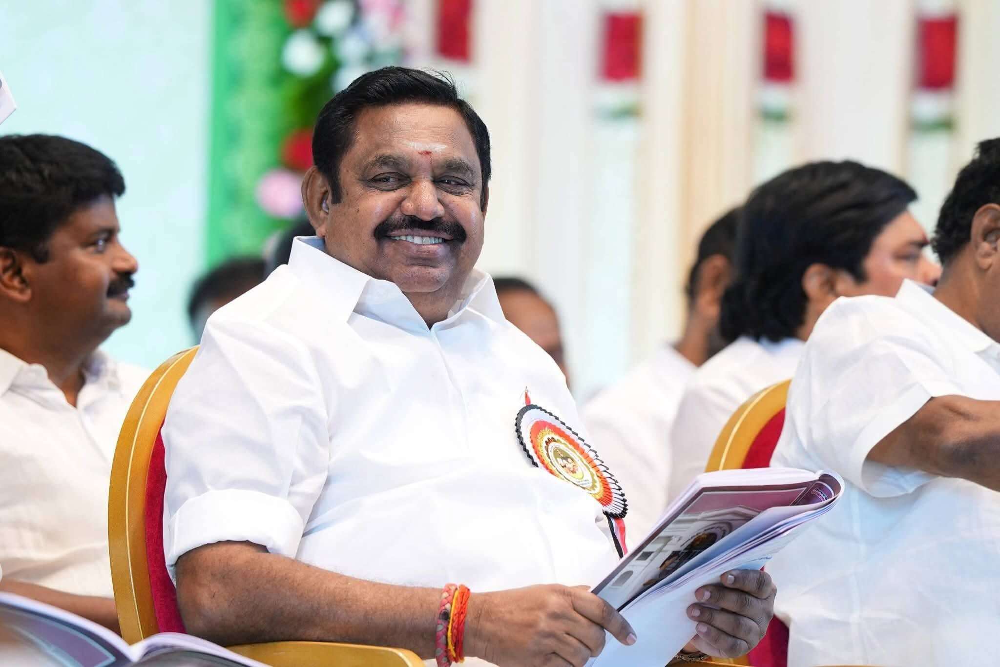 “பழனிசாமியை மீண்டும் முதலமைச்சர் ஆக்க சூளுரைப்போம்”- அதிமுக பொதுக்குழுவில் தீர்மானம்