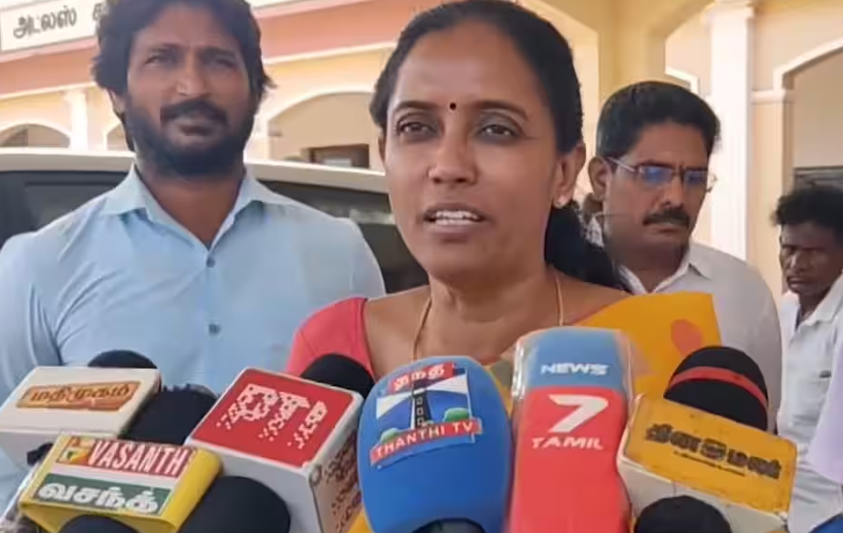 அதிமுக சந்திக்கும் கடைசித் தேர்தல் இது தான் - ஜோதிமணி எம்.பி. பரபரப்பு பேட்டி..!