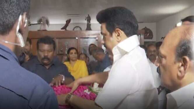 ஈ.வி.கே.எஸ். இளங்கோவன் உடலுக்கு முதலமைச்சர் மு.க.ஸ்டாலின் இறுதி அஞ்சலி
