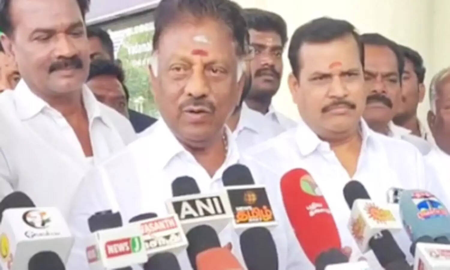 அதிமுக இணைப்பா? - எல்லாம் ஆண்டவன் கையில் தான்..! - ஓ.பன்னீர்செல்வம் பேட்டி..!