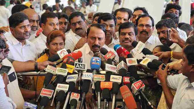 “அதிமுகவில் இருந்து பிரிந்து சென்றவர்கள் இன்னும் ஒரு மாதத்தில் இணைவார்கள்”- செங்கோட்டையன்