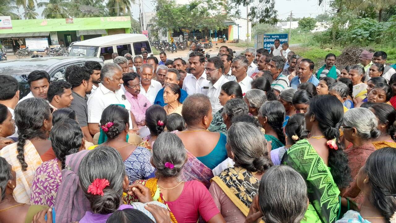மொடக்குறிச்சி அருகே கோழிப்பண்ணையில் சுகாதாரக் கேடு... பாஜக எம்எல்ஏ சரஸ்வதி நேரில் ஆய்வு!