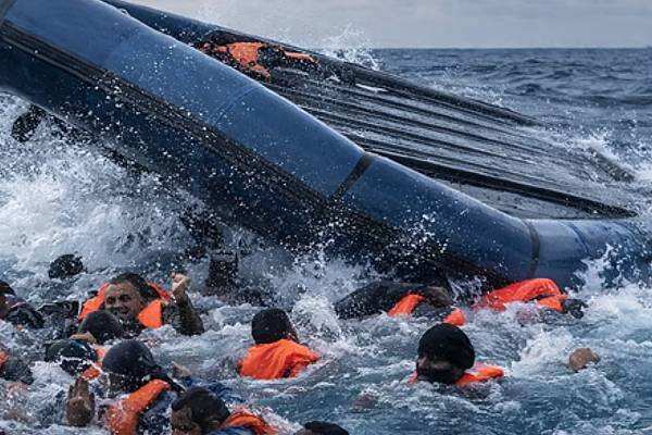 நடுக்கடலில் படகு கவிழ்ந்ததில் 53 அகதிகள் பலி..!