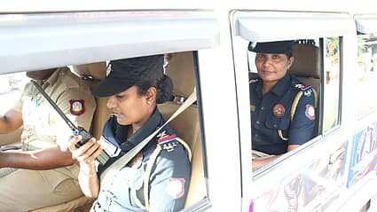 காதலிக்க கூறி ஆபாச செய்கை: தூத்துக்குடி இளைஞரை அலேக்காக தூக்கிய 'சிங்கப்பெண்' போலீஸ்!