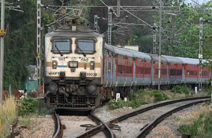 சம்மர் விடுமுறைக்கு ஊருக்கு போறீங்களா..? 50 சிறப்பு ரயில்களை அறிவித்தது தெற்கு ரயில்வே..!