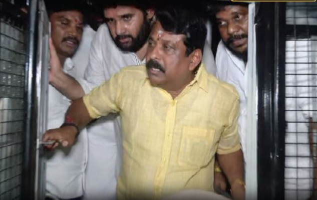 திருப்பரங்குன்றத்தில் போராட்டத்தில் ஈடுபட்ட நயினார் நாகேந்திரன் கைது!