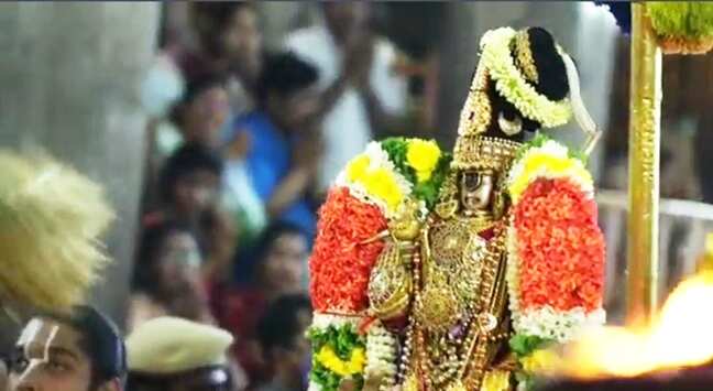 ஸ்ரீரங்கம் வைகுண்ட ஏகாதசி திருவிழா: பகல் பத்து உற்சவத்தின் 3ஆம் நாளில் சாய்வு சவுரி கொண்டை அலங்காரத்தில் காட்சியளித்த நம்பெருமாள்!