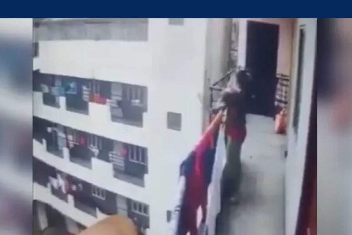 பெற்ற குழந்தையை 4வது மாடியில் இருந்து தூக்கி வீசிய தாய்..