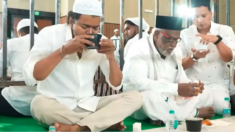 நோன்பு திறந்தார் தவெக தலைவர் விஜய்