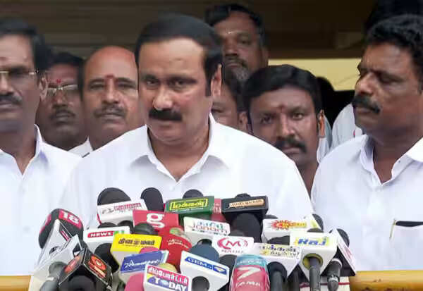 வெளியில் அப்பாவி வேடமிட்டு திரைமறைவில் மோசடி- அன்புமணி குற்றச்சாட்டு