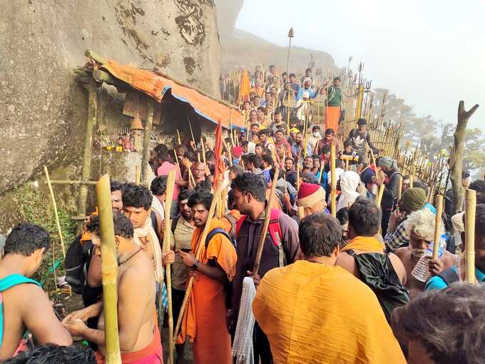 மகா சிவராத்திரியை ஒட்டி, வெள்ளியங்கிரி மலையேற பக்தர்களுக்கு அனுமதி ; ஆயிரக்கணக்கானோர் சாமி தரிசனம்!