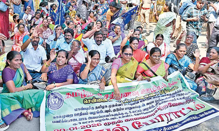 சத்துணவு ஊழியர்களின் போராட்டம் தற்காலிகமாக ஒத்திவைப்பு..!