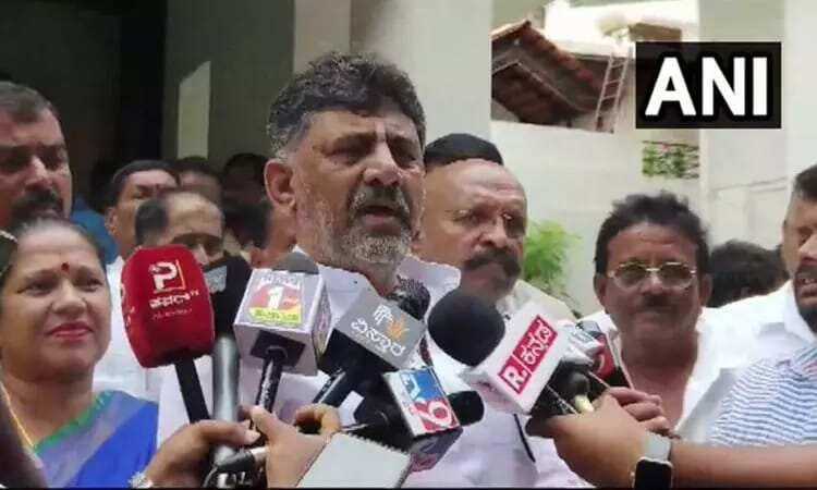 தற்போதைய சூழ்நிலையில் தமிழகத்திற்கு தண்ணீர் திறப்பது கடினம் - டி.கே.சிவகுமார் பரபரப்பு பேட்டி