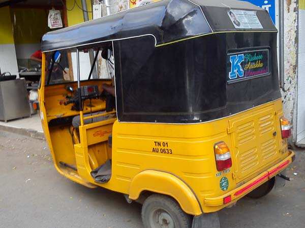 ஆட்டோவிலிருந்து தவறி விழுந்து துடிதுடித்து உயிரிழந்த மாணவன்