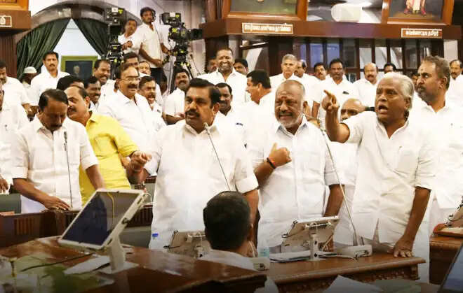 சபாநாயகர் அப்பாவு மீதான நம்பிக்கையில்லா தீர்மானத்திற்கு ஓபிஎஸ் ஆதரவு எம்எல்ஏக்கள் ஆதரவு