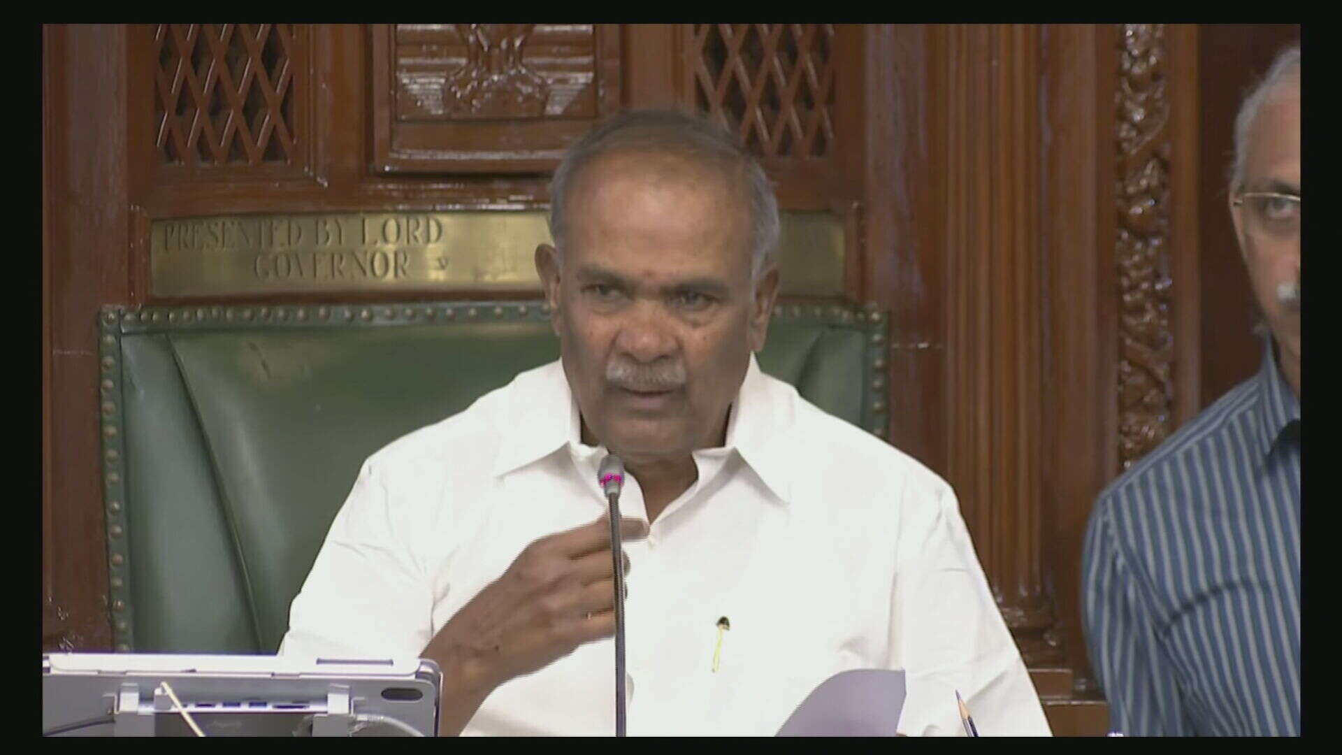 அதிமுக உறுப்பினர்கள் குண்டுக்கட்டாக வெளியேற்றப்பட்டது ஏன்? சபாநாயகர் அப்பாவு