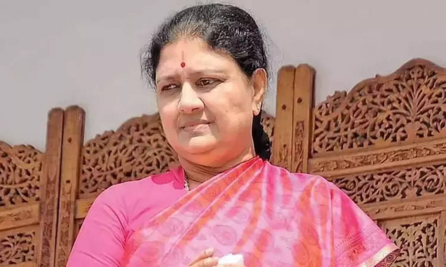 செங்கோட்டையனின் பதவி பறிப்பு சிறுபிள்ளைத்தனமான செயல்: சசிகலா..!