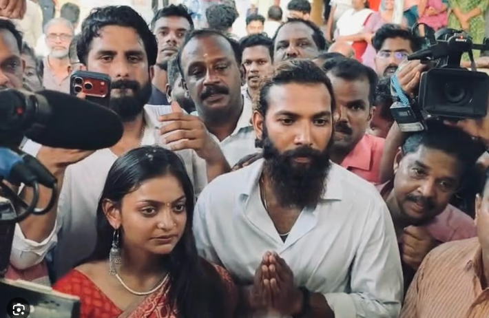 காதலனை கரம் பிடித்தார் மோனலிசா