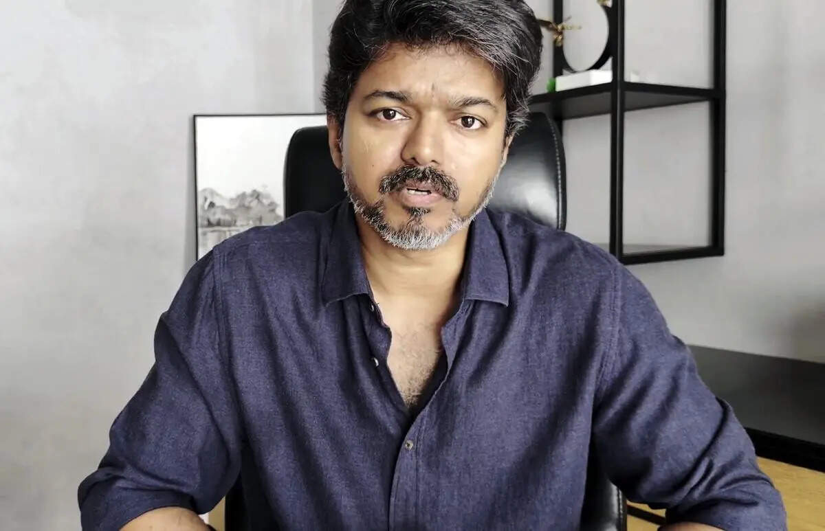திரையரங்கு, டிவி-யில் விஜய் படங்களைப் போடக்கூடாது! காங்கிரஸ்காரர் கொடுத்த அதிரடிப் புகார்..!
