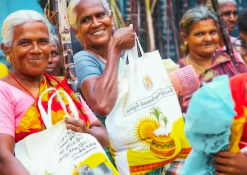 #BREAKING : இந்த தேதிக்குள் பொங்கல் பரிசு வழங்கப்படும் - அமைச்சர் காந்தி..!