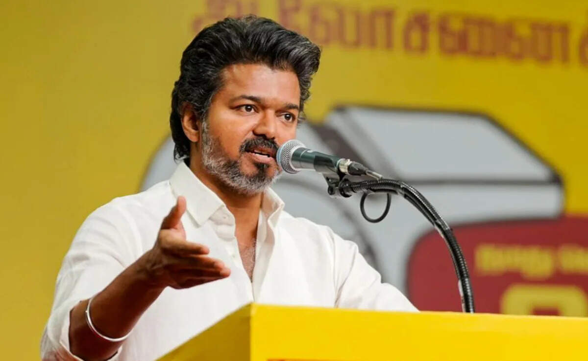 பந்தாடப்படும் ஐஏஎஸ், ஐபிஎஸ் அதிகாரிகள்- பின்னணி என்ன?