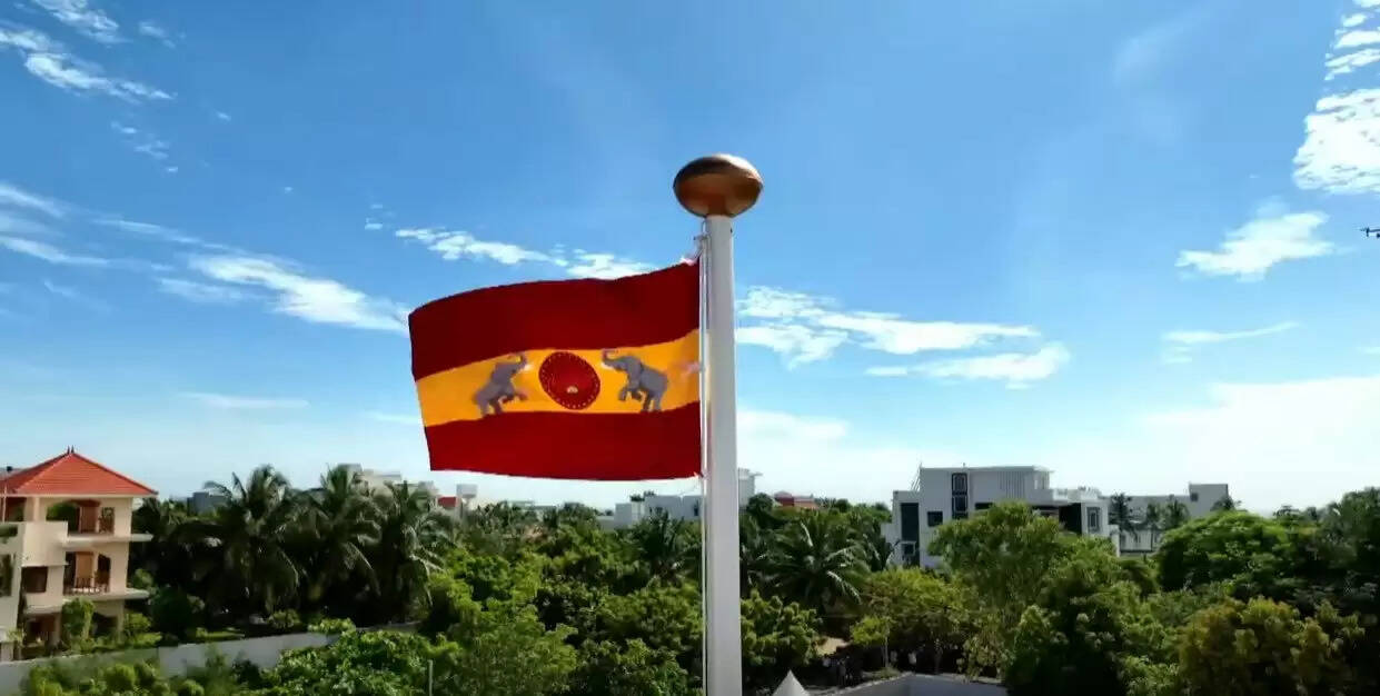 தவெக கொடிக்கு தடைவிதிக்க உயர்நீதிமன்றம் மறுப்பு