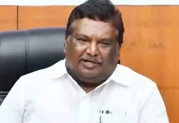 திமுகவினர் ஷாக்..!!செந்தில் பாலாஜியை தொடர்ந்து முன்னாள் அமைச்சர் சிவசங்கர் மீது வேலைவாய்ப்பு மோசடி புகார்!