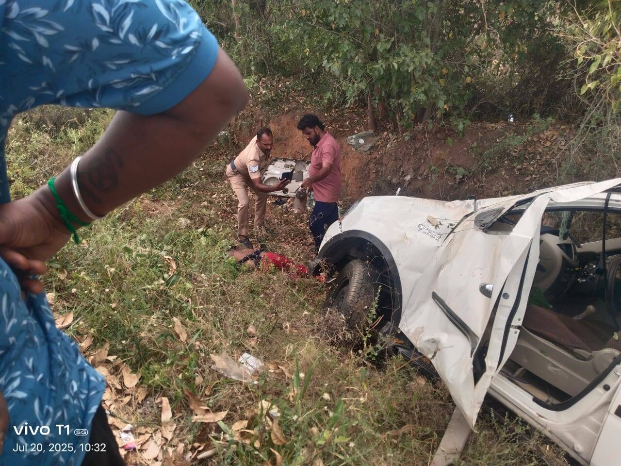 கார் டயர் வெடித்து ஒரே குடும்பத்தைச் சேர்ந்த 4 பேர் பலி..!! திருக்கோவிலூர் அருகே சோகம்..