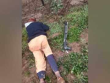 இந்திய எல்லைக்குள் துப்பாக்கியுடன் ஊடுருவ முயன்ற பாகிஸ்தானியர் சுட்டுக்கொலை