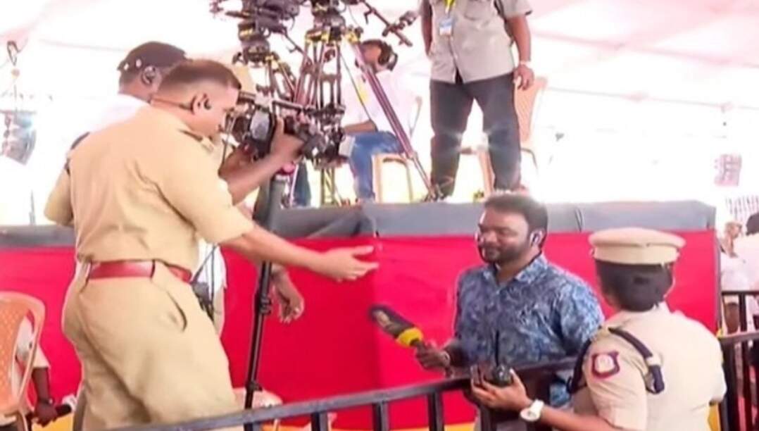 #BREAKING : தவெக நிகழ்ச்சியில் ஊடகங்களுக்கு அனுமதி மறுப்பு!