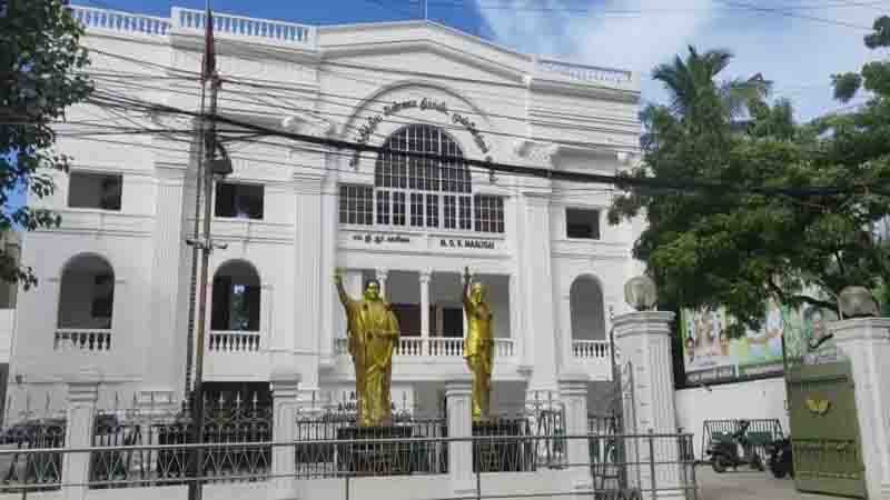 அதிமுகவில் பரபரப்பு - முக்கிய புள்ளிகளை விசாரிக்க கோர்ட் அனுமதி...