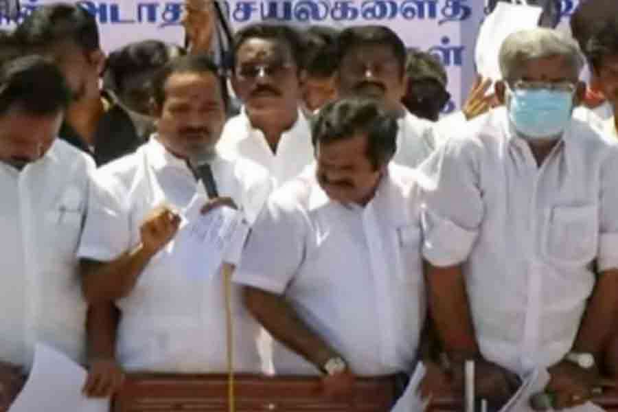 முன்னாள் அமைச்சர்கள், எம்.பிக்கள் உள்பட 550 பேர் மீது வழக்கு