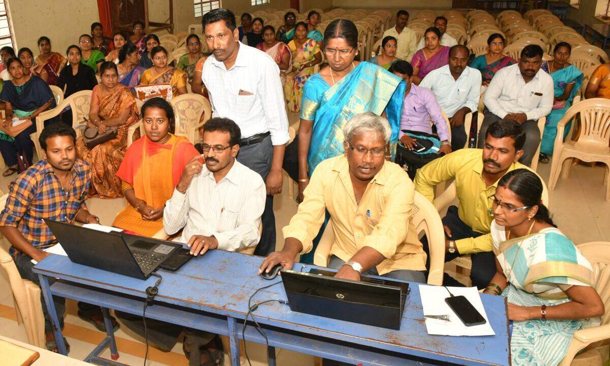 அரசுப் பள்ளி ஆசிரியர்களுக்கான பொது மாறுதல் கலந்தாய்வு ஒத்திவைப்பு..